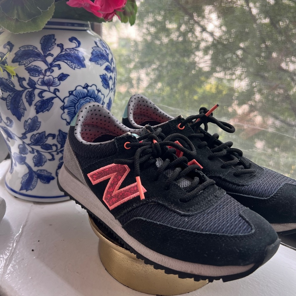 EUC New Balance Women’s sneakers